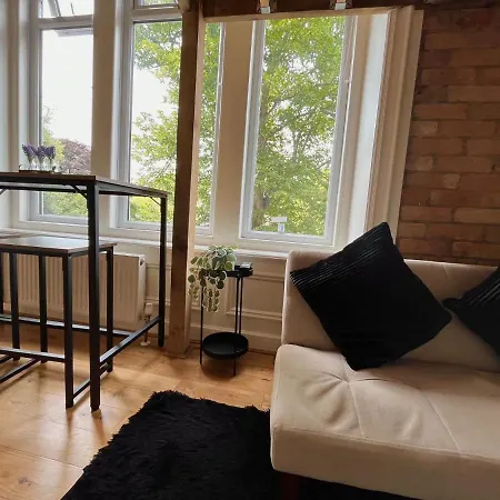 Flat 14, 10 St John'S-3